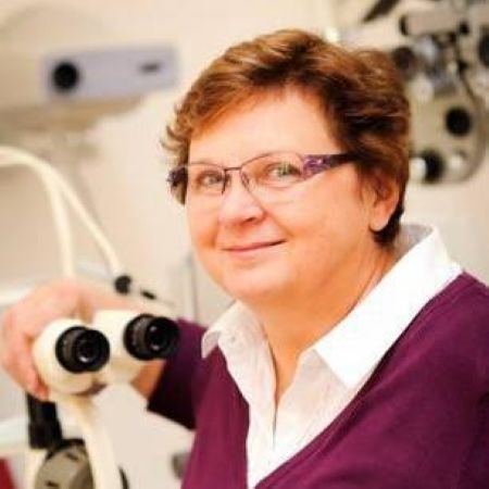žena v brýlích vyšetření zraku Optika Anděl MUDr. Svatava Háčiková