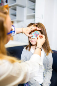 dítě a okluzor nalepovací