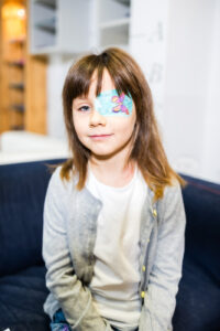 dítě a okluzor nalepovací